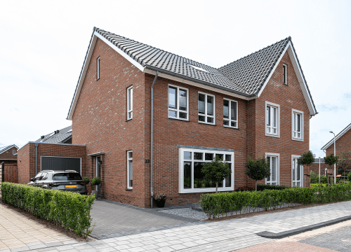 20250807-5990-0701-lr-blur