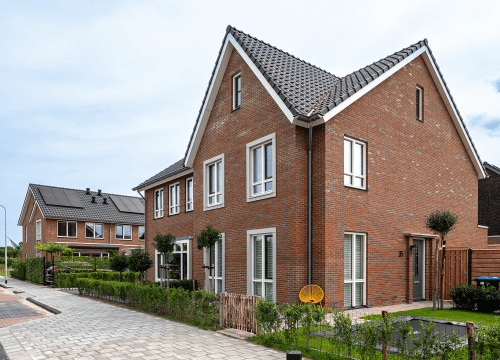 20250807-5990-0721-lr-blur