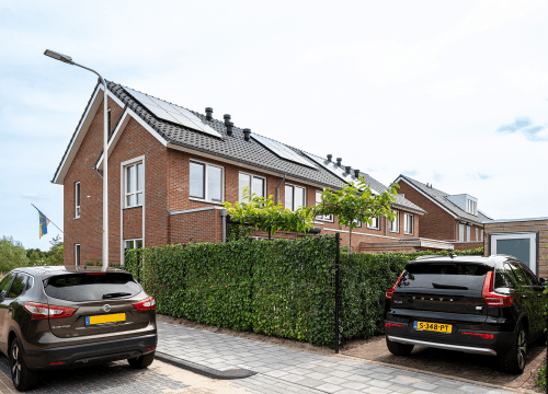 20250807-5990-0706-lr-blur