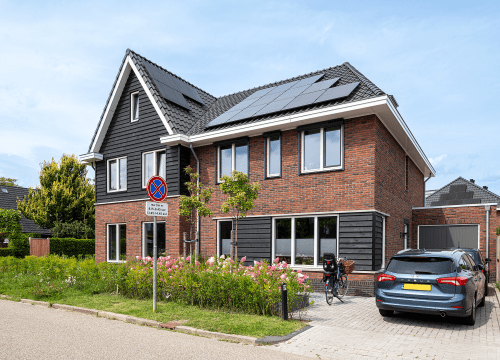 20250807-5990-0831-lr-blur